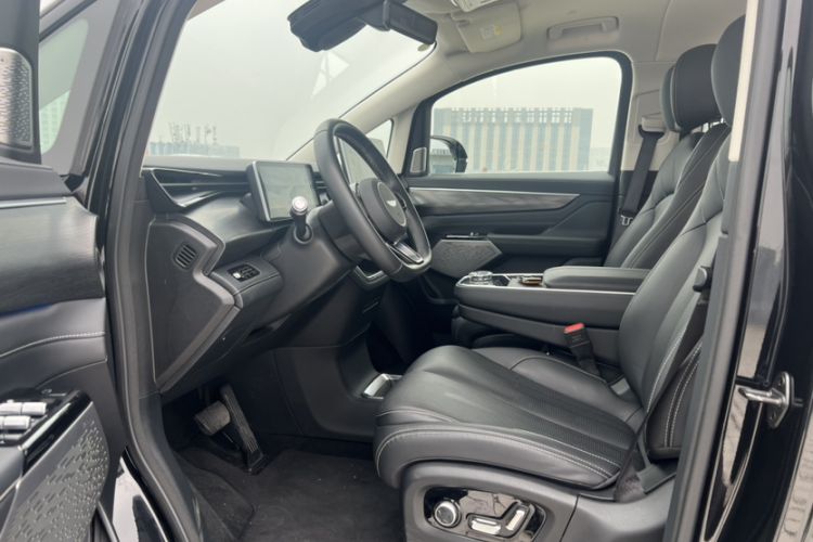 Used Geely Galaxy LEVC L380 2024 100 kWh 6-Seater Two-Wheel Drive Air Interior 3