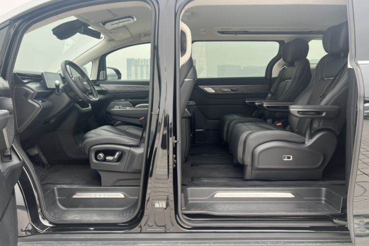 Used Geely Galaxy LEVC L380 2024 100 kWh 6-Seater Two-Wheel Drive Air Interior 4