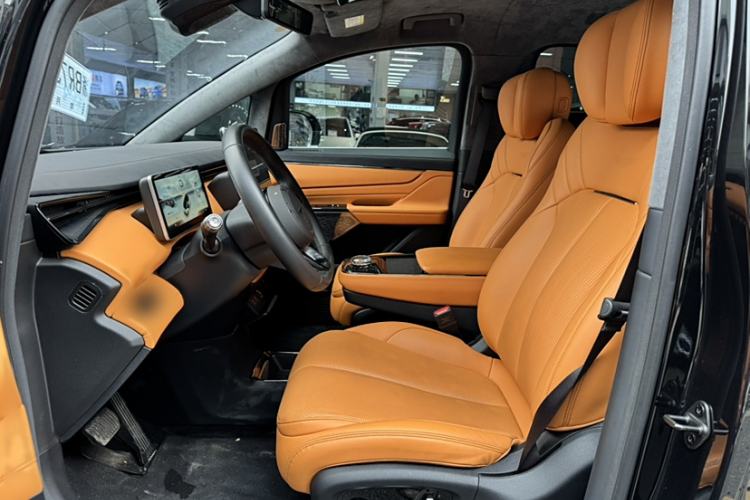 Used Geely Galaxy LEVC L380 2024 140-Degree 6-Seater All-Wheel-Drive Ultra Interior 5