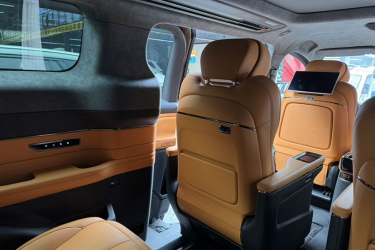 Used Geely Galaxy LEVC L380 2024 140-Degree 6-Seater All-Wheel-Drive Ultra Interior 6