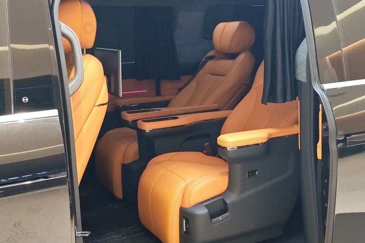 Used Geely Galaxy LEVC L380 2024 140-Degree 6-Seater All-Wheel-Drive Ultra Interior 6