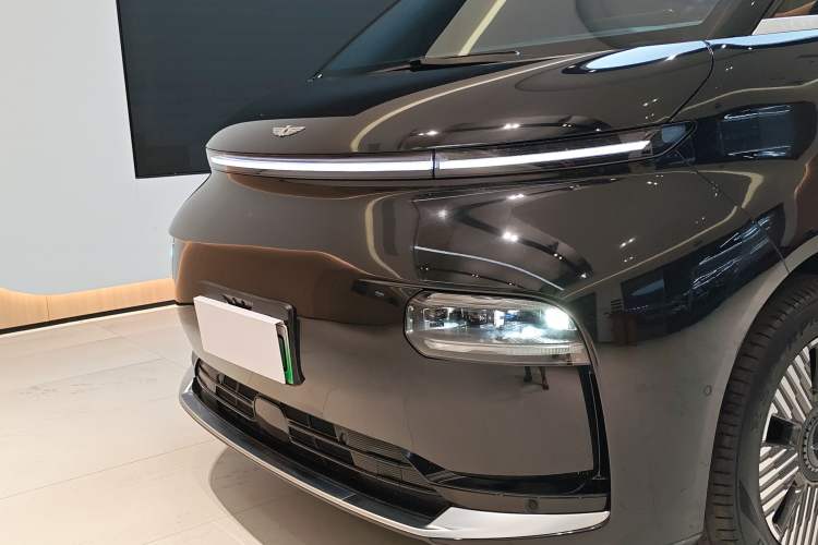Used Geely Galaxy LEVC L380 2024 140-Degree 6-Seater All-Wheel-Drive Ultra Left Front Headlight