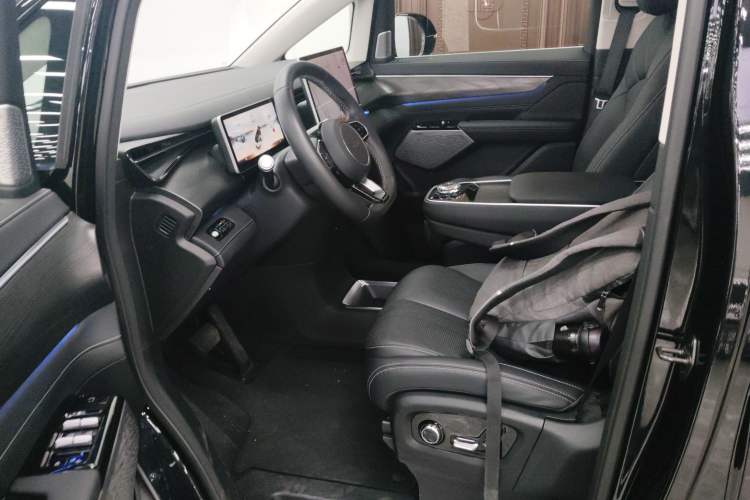 Used Geely Galaxy LEVC L380 2024 100 kWh 6-Seater Two-Wheel Drive Air Left Front Seat