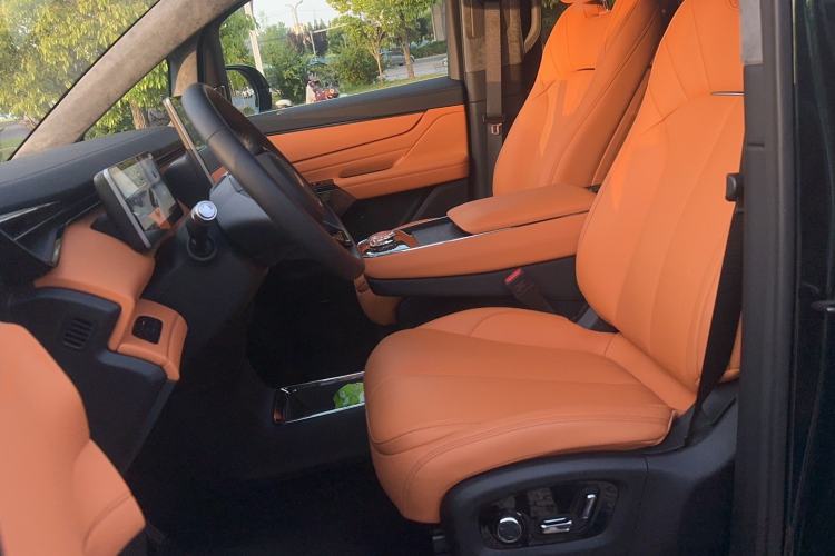 Used Geely Galaxy LEVC L380 2024 140-Degree 6-Seater All-Wheel-Drive Ultra Left Front Seat