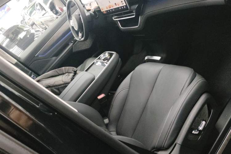 Used Geely Galaxy LEVC L380 2024 100 kWh 6-Seater Two-Wheel Drive Air Right Front Seat