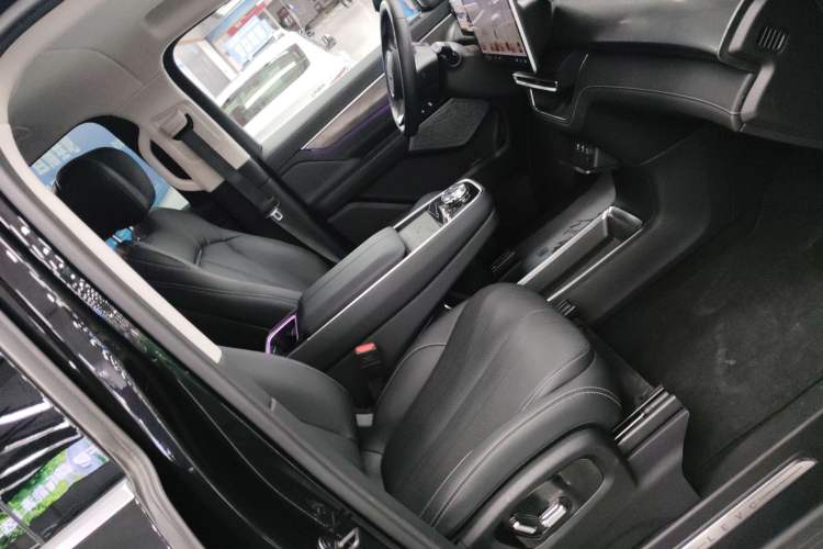 Used Geely Galaxy LEVC L380 2024 100 kWh 6-Seater Two-Wheel Drive Air Right Front Seat