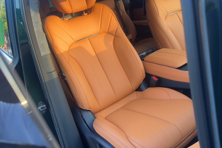 Used Geely Galaxy LEVC L380 2024 140-Degree 6-Seater All-Wheel-Drive Ultra Right Front Seat