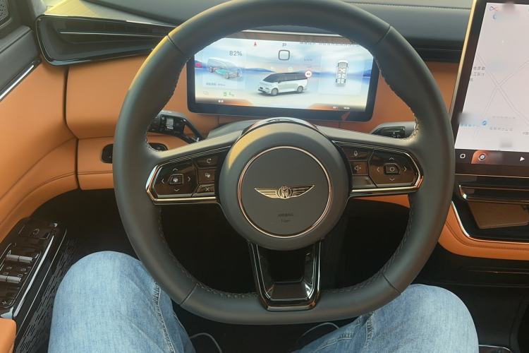 Used Geely Galaxy LEVC L380 2024 140-Degree 6-Seater All-Wheel-Drive Ultra Steering Wheel