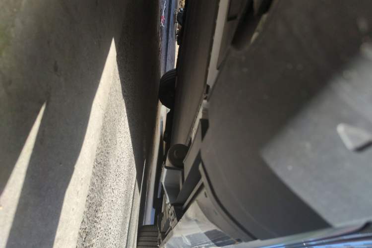 Used Geely Galaxy LEVC L380 2024 140-Degree 8-Seater Four-Wheel Drive Max Chassis Rear Right
