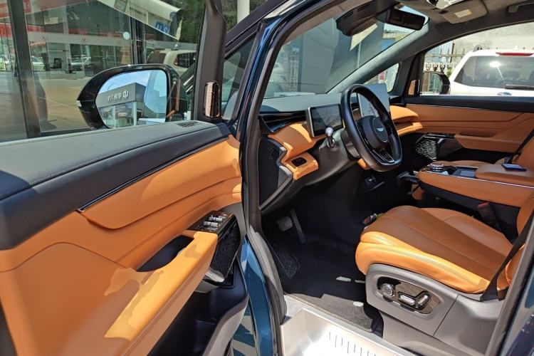 Used Geely Galaxy LEVC L380 2024 140-Degree 6-Seater All-Wheel-Drive Ultra Driver Seat
