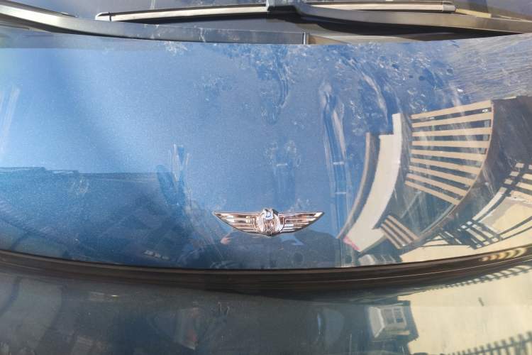 Used Geely Galaxy LEVC L380 2024 140-Degree 8-Seater Four-Wheel Drive Max Engine Bay