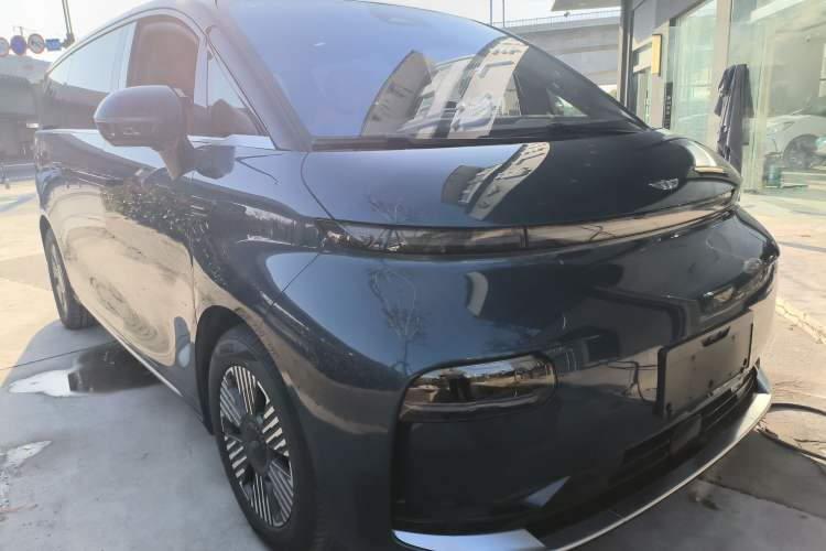 Used Geely Galaxy LEVC L380 2024 140-Degree 6-Seater All-Wheel-Drive Ultra Exterior 2