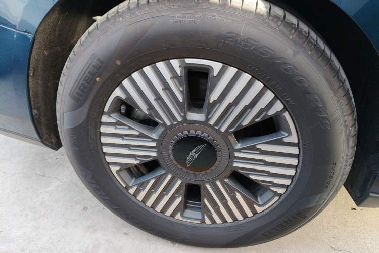 Used Geely Galaxy LEVC L380 2024 140-Degree 6-Seater All-Wheel-Drive Ultra Exterior 4
