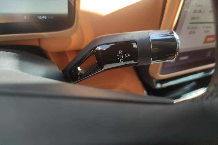Used Geely Galaxy LEVC L380 2024 140-Degree 8-Seater Four-Wheel Drive Max Gear Lever