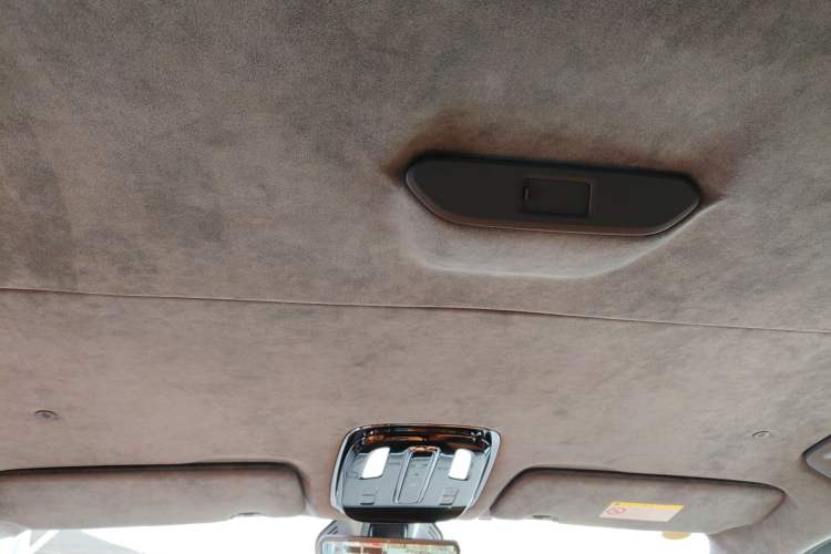 Used Geely Galaxy LEVC L380 2024 140-Degree 6-Seater All-Wheel-Drive Ultra Headliner