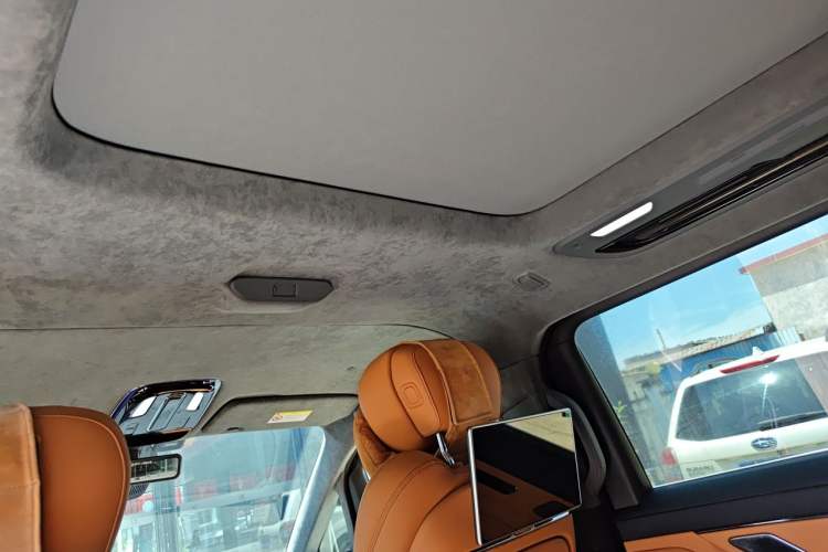 Used Geely Galaxy LEVC L380 2024 140-Degree 6-Seater All-Wheel-Drive Ultra Headliner