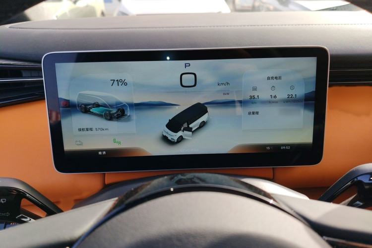 Used Geely Galaxy LEVC L380 2024 140-Degree 6-Seater All-Wheel-Drive Ultra Instrument Cluster