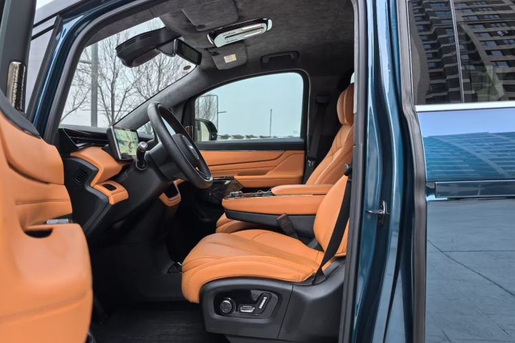Used Geely Galaxy LEVC L380 2024 140-Degree 6-Seater All-Wheel-Drive Ultra Interior 2
