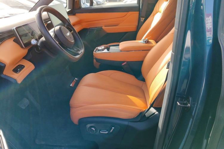 Used Geely Galaxy LEVC L380 2024 140-Degree 6-Seater All-Wheel-Drive Ultra Left Front Seat