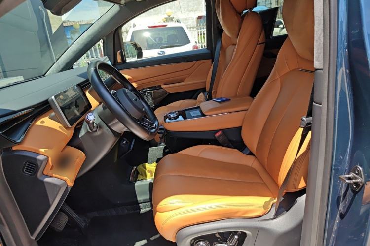 Used Geely Galaxy LEVC L380 2024 140-Degree 6-Seater All-Wheel-Drive Ultra Left Front Seat