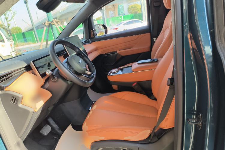 Used Geely Galaxy LEVC L380 2024 140-Degree 6-Seater All-Wheel-Drive Ultra Left Front Seat