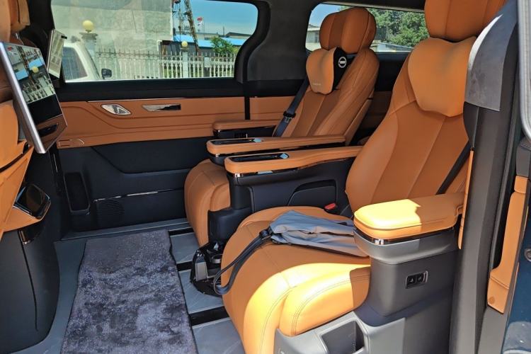 Used Geely Galaxy LEVC L380 2024 140-Degree 6-Seater All-Wheel-Drive Ultra Left Rear Seat