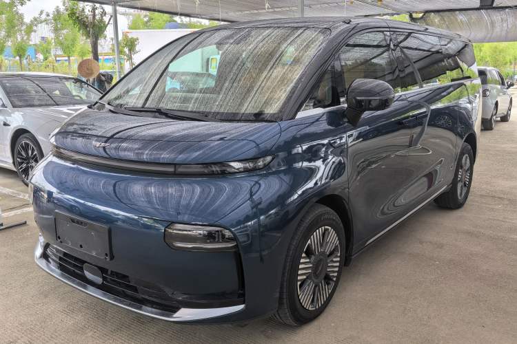 Geely Galaxy LEVC L380 2024 140-Degree 6-Seater All-Wheel-Drive Ultra