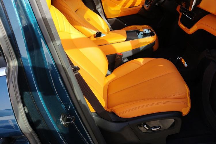 Used Geely Galaxy LEVC L380 2024 140-Degree 6-Seater All-Wheel-Drive Ultra Right Front Seat