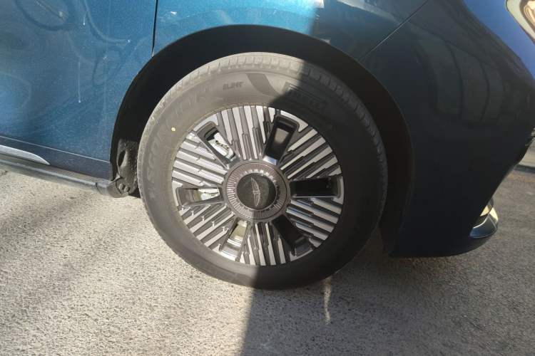 Used Geely Galaxy LEVC L380 2024 140-Degree 8-Seater Four-Wheel Drive Max Right Front Wheel Hub