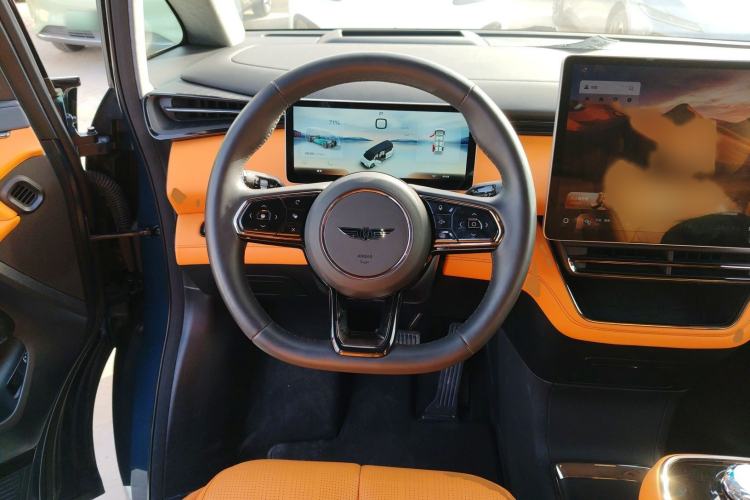 Used Geely Galaxy LEVC L380 2024 140-Degree 6-Seater All-Wheel-Drive Ultra Steering Wheel
