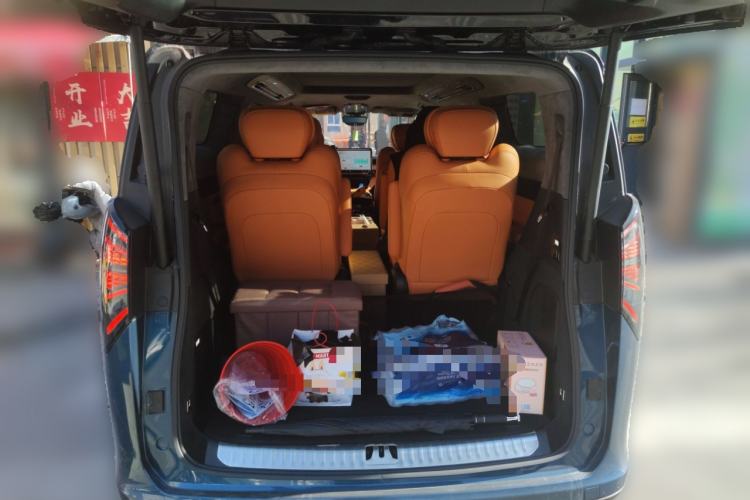 Used Geely Galaxy LEVC L380 2024 140-Degree 8-Seater Four-Wheel Drive Max Trunk