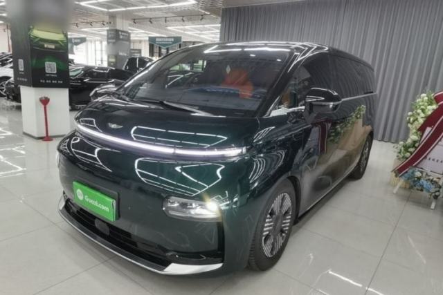 Used Geely Galaxy LEVC L380 2024 140-Degree 6-Seater All-Wheel-Drive Ultra