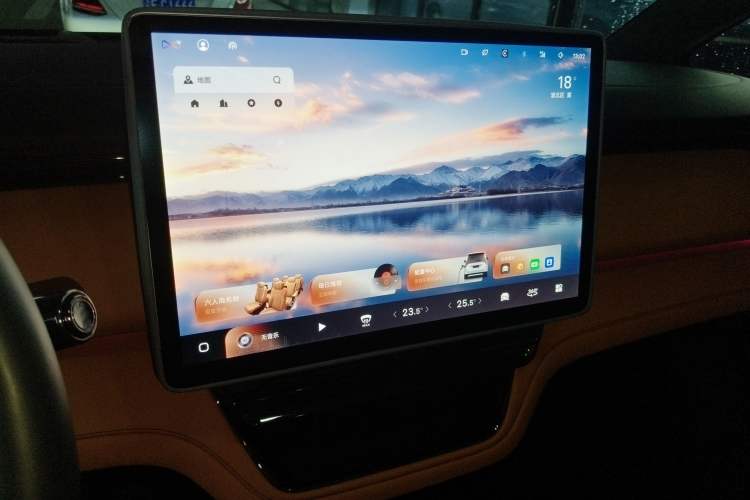 Used Geely Galaxy LEVC L380 2024 140-Degree 6-Seater All-Wheel-Drive Ultra Audio And AC Panel