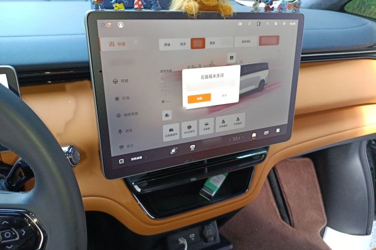 Used Geely Galaxy LEVC L380 2024 140-Degree 6-Seater All-Wheel-Drive Ultra Audio And AC Panel