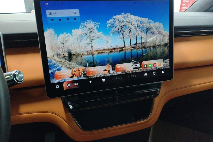 Used Geely Galaxy LEVC L380 2024 140-Degree 6-Seater All-Wheel-Drive Ultra Audio And AC Panel