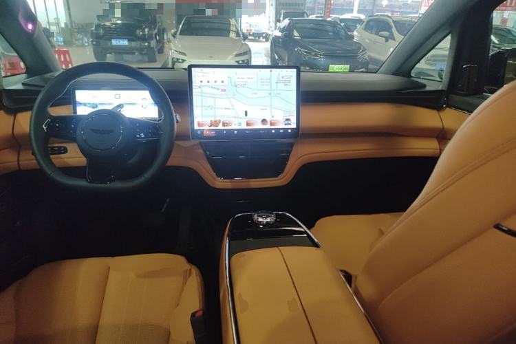 Used Geely Galaxy LEVC L380 2024 140-Degree 6-Seater All-Wheel-Drive Ultra Center Console