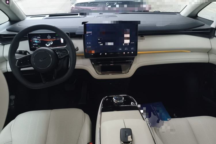 Used Geely Galaxy LEVC L380 2024 140-Degree 6-Seater All-Wheel-Drive Ultra Center Console