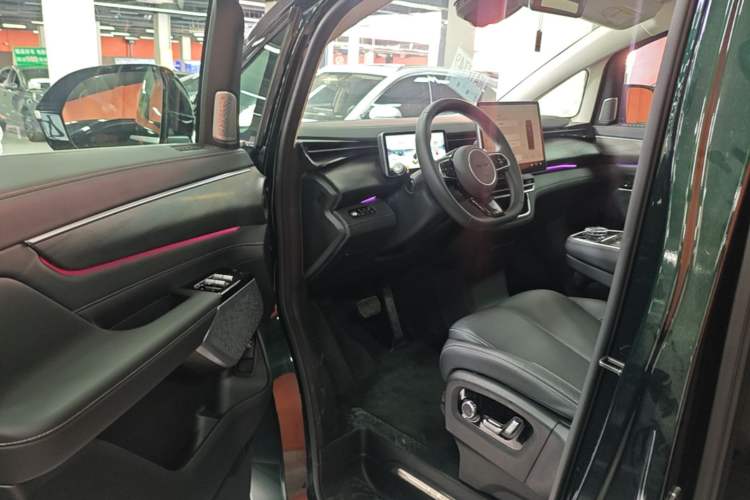 Used Geely Galaxy LEVC L380 2024 100 kWh 6-Seater Two-Wheel Drive Air Driver Seat