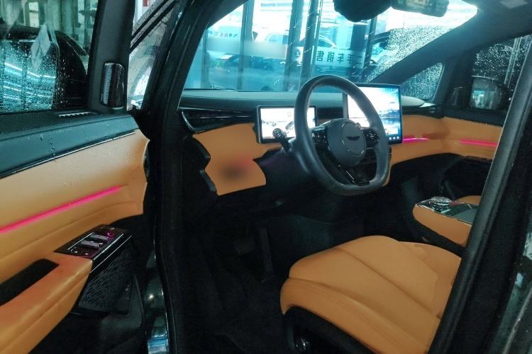 Used Geely Galaxy LEVC L380 2024 140-Degree 6-Seater All-Wheel-Drive Ultra Driver Seat