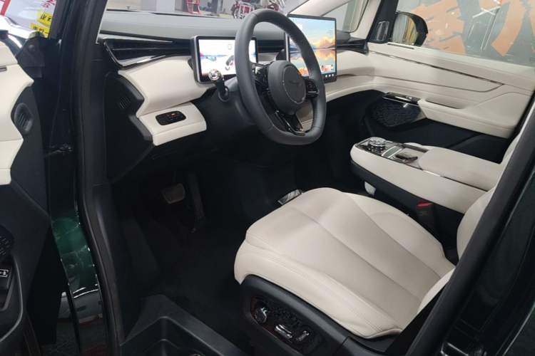 Used Geely Galaxy LEVC L380 2024 140-Degree 6-Seater All-Wheel-Drive Ultra Driver Seat