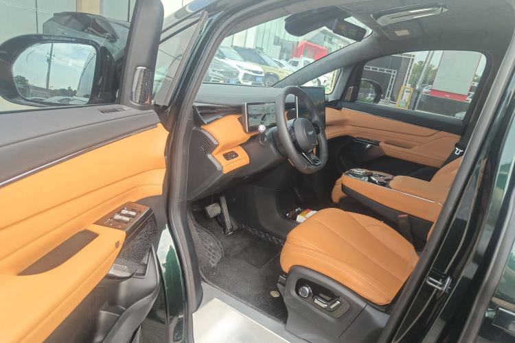 Used Geely Galaxy LEVC L380 2024 140-Degree 6-Seater All-Wheel-Drive Ultra Driver Seat