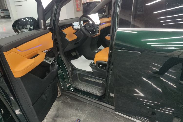Used Geely Galaxy LEVC L380 2024 140-Degree 6-Seater All-Wheel-Drive Ultra Driver Seat