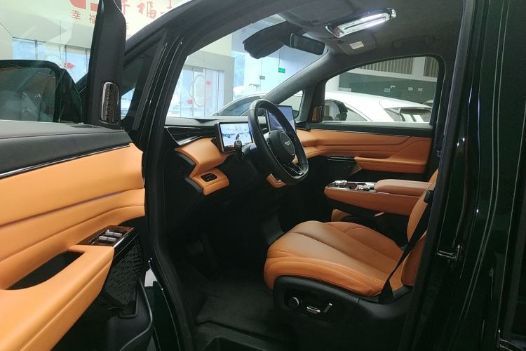 Used Geely Galaxy LEVC L380 2024 140-Degree 6-Seater All-Wheel-Drive Ultra Driver Seat