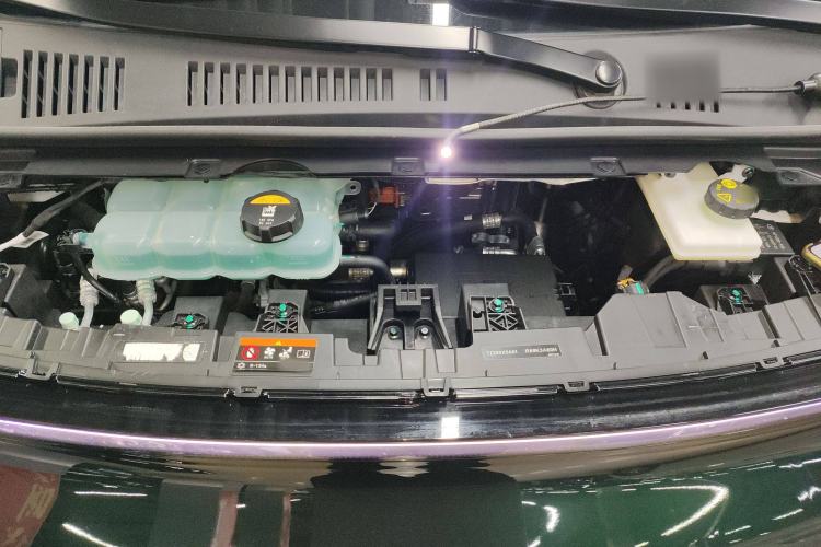 Used Geely Galaxy LEVC L380 2024 140-Degree 6-Seater All-Wheel-Drive Ultra Engine Bay