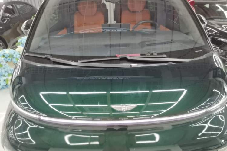 Used Geely Galaxy LEVC L380 2024 116 Degrees 6 Seats Two-Wheel Drive Pro Engine Bay