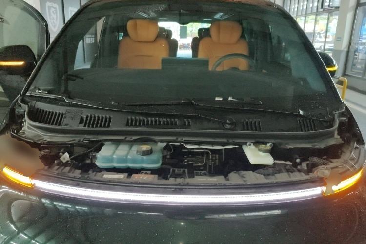 Used Geely Galaxy LEVC L380 2024 140-Degree 6-Seater All-Wheel-Drive Ultra Engine Bay