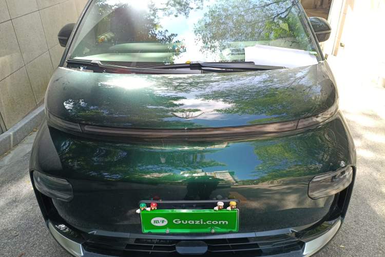 Used Geely Galaxy LEVC L380 2024 140-Degree 6-Seater All-Wheel-Drive Ultra Engine Bay