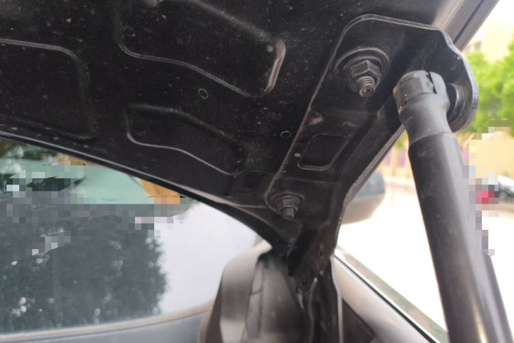 Used Geely Galaxy LEVC L380 2024 140-Degree 6-Seater All-Wheel-Drive Ultra Engine Bay Left