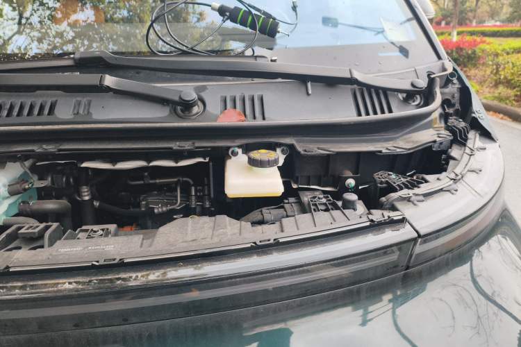 Used Geely Galaxy LEVC L380 2024 140-Degree 6-Seater All-Wheel-Drive Ultra Engine Bay Left