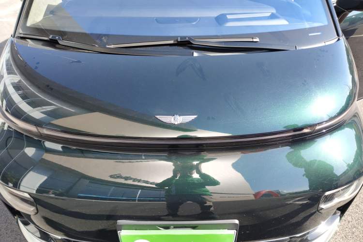 Used Geely Galaxy LEVC L380 2024 140-Degree 6-Seater All-Wheel-Drive Ultra Engine Bay